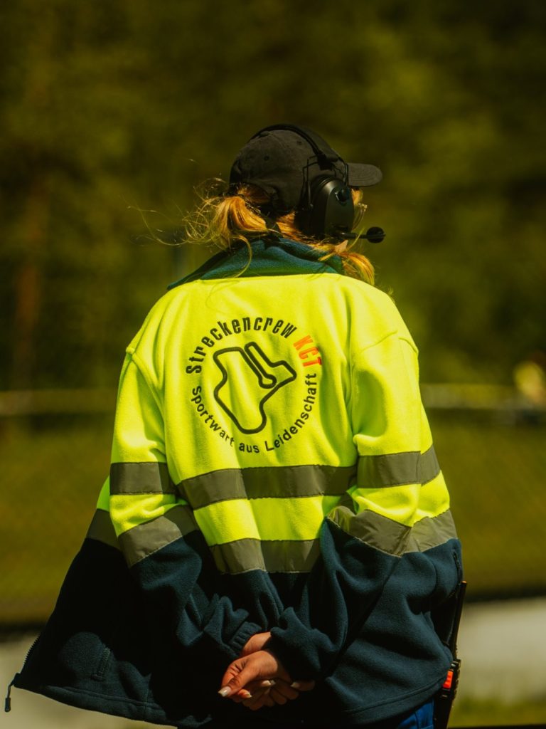 Streckenposten der Streckencrew KCT bei der Rennüberwachung