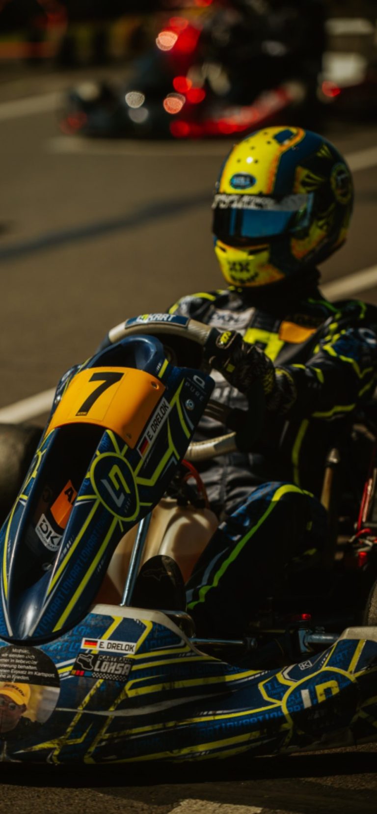 Kartfahrer auf der Strecke
