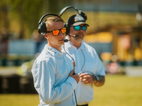 Kon zentriertes Arbeiten des Teams an der Strecke