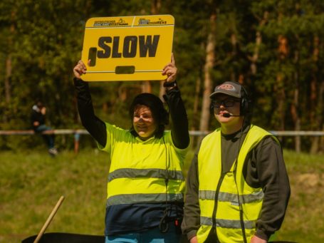 Streckencrew KCT reagiert bei Zwischenfall auf der Kartbahn
