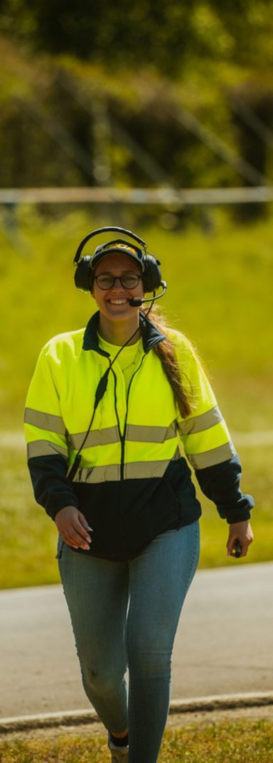 Sportwartin an der Strecke im Einsatz